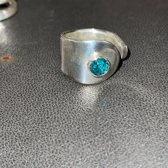 Elegant Silver Ring with Blue Gemstone size 8 made from vintage silverware - Picture 1 of 3
